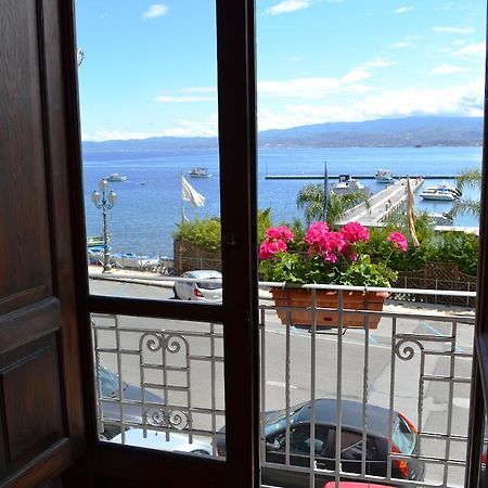 Bed& Breakfast Maredomus Hotell Milazzo Rum bild