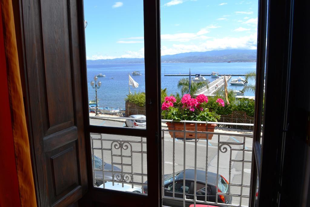 Bed& Breakfast Maredomus Hotell Milazzo Rum bild