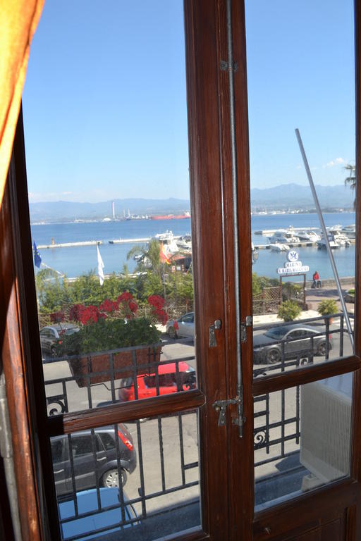Bed& Breakfast Maredomus Hotell Milazzo Rum bild