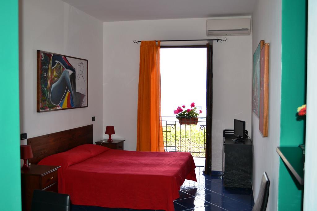 Bed& Breakfast Maredomus Hotell Milazzo Exteriör bild